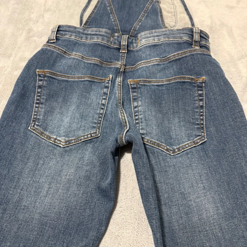 Free People Skinny Denim Overalls Medium Wash Frayed Hem Side Zip Jumpsuit Sz 26 - Picture 7 of 13